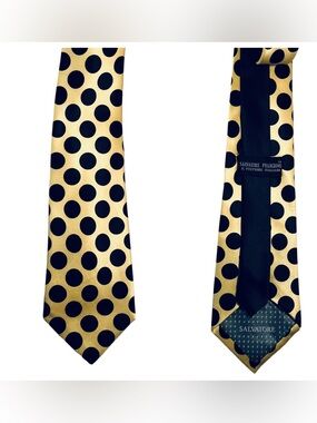 Salvatore Pellegrino hand made in Italy Tie 100% Silk
Gold Yellow Black